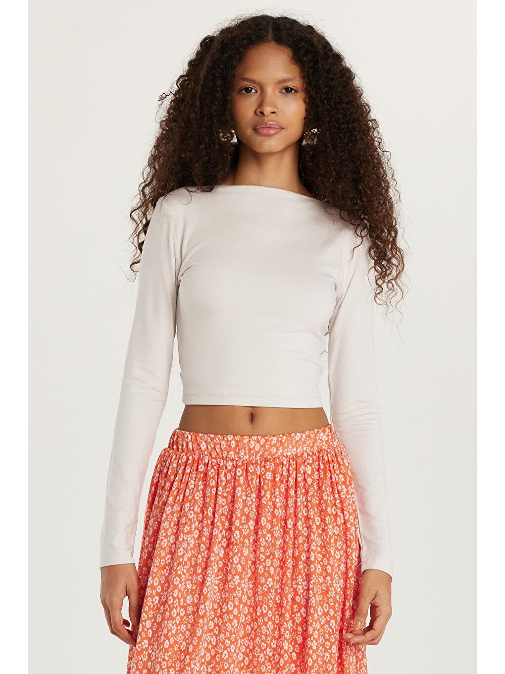 Bej Kadın Slim Fit Dar Kesim Bisiklet Yaka Sırt Detaylı Taş Rengi Bluz-3