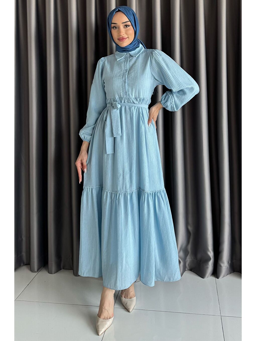 Mavi Ön Yarım Düğmeli Pileli Fırfırlı Tesettür Elbise