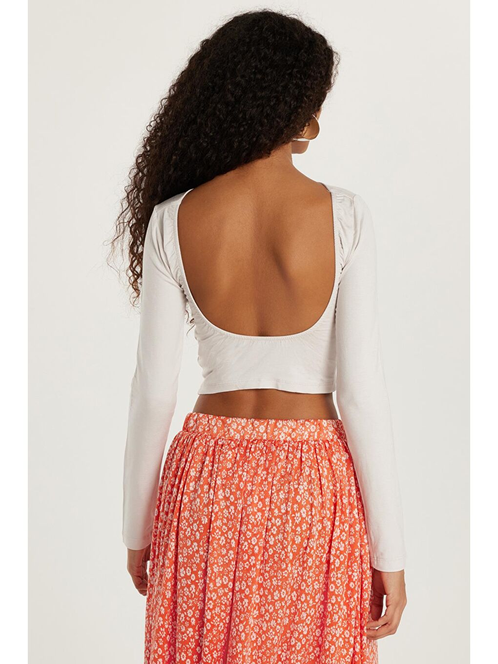 Bej Kadın Slim Fit Dar Kesim Bisiklet Yaka Sırt Detaylı Taş Rengi Bluz-4