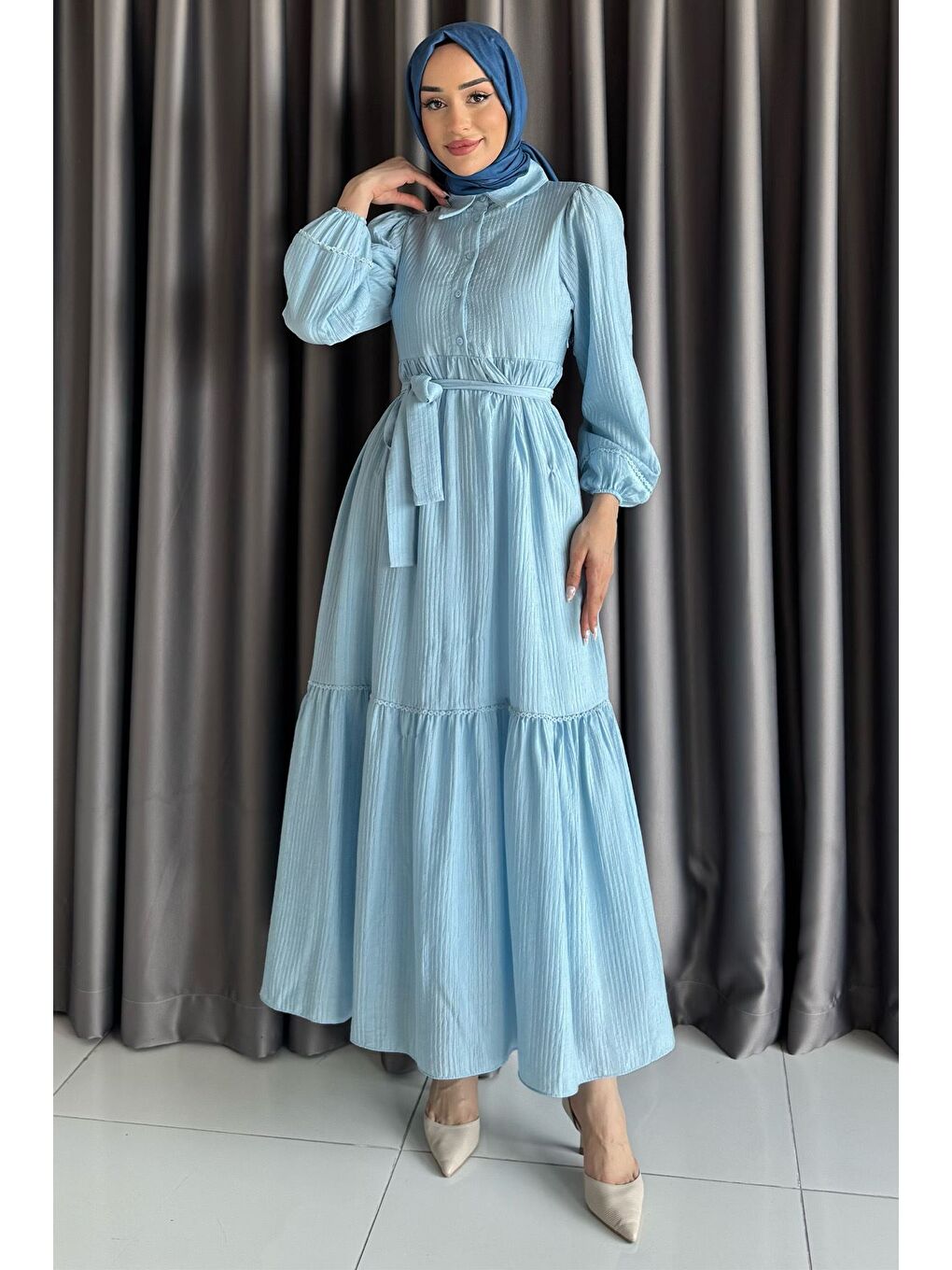 Mavi Ön Yarım Düğmeli Pileli Fırfırlı Tesettür Elbise-1
