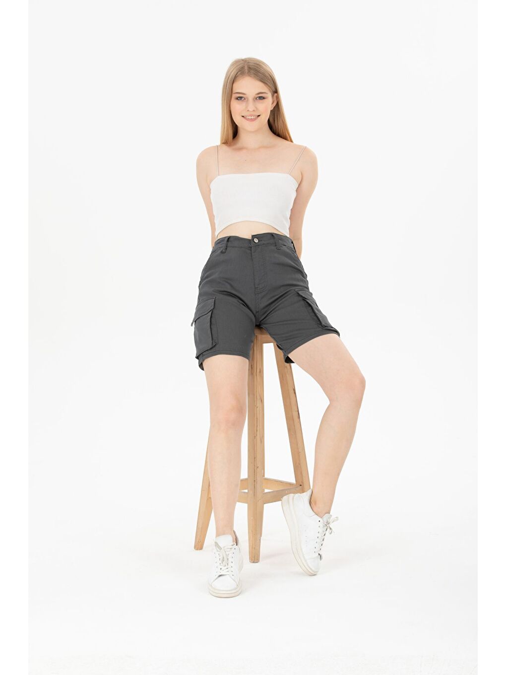 Gri Kargo Cepli Kadın Şort-3