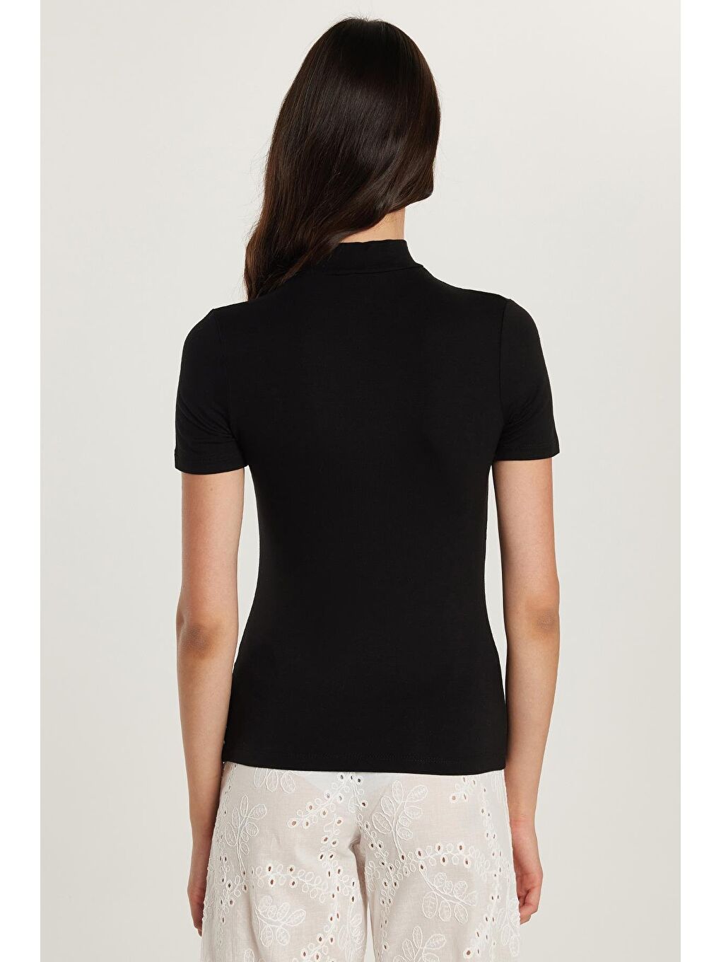 Kadın Standart Fit Kısa Kollu Yarım Balıkçı Yaka Siyah Bluz-3