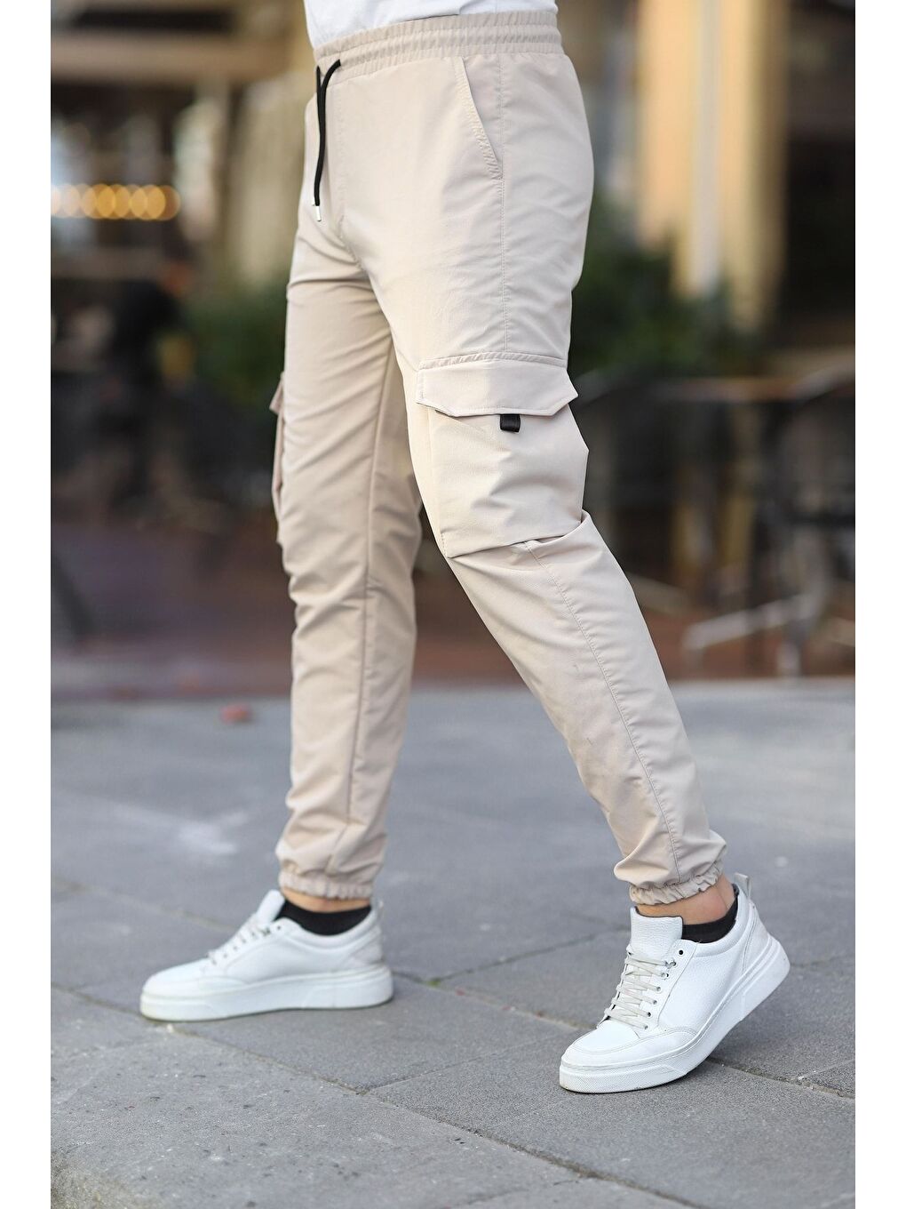 Bej Erkek Paraşüt Kumaş Tarz Cepli Paça Ve Bel Lastikli Jogger Spor Pantolon-1