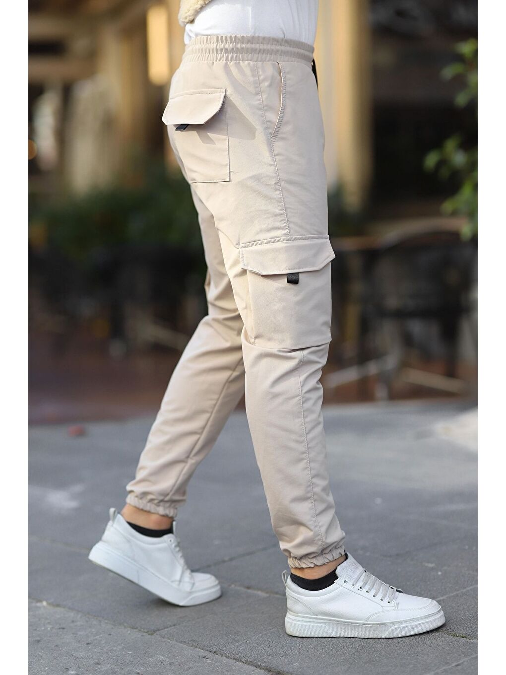 Bej Erkek Paraşüt Kumaş Tarz Cepli Paça Ve Bel Lastikli Jogger Spor Pantolon-2