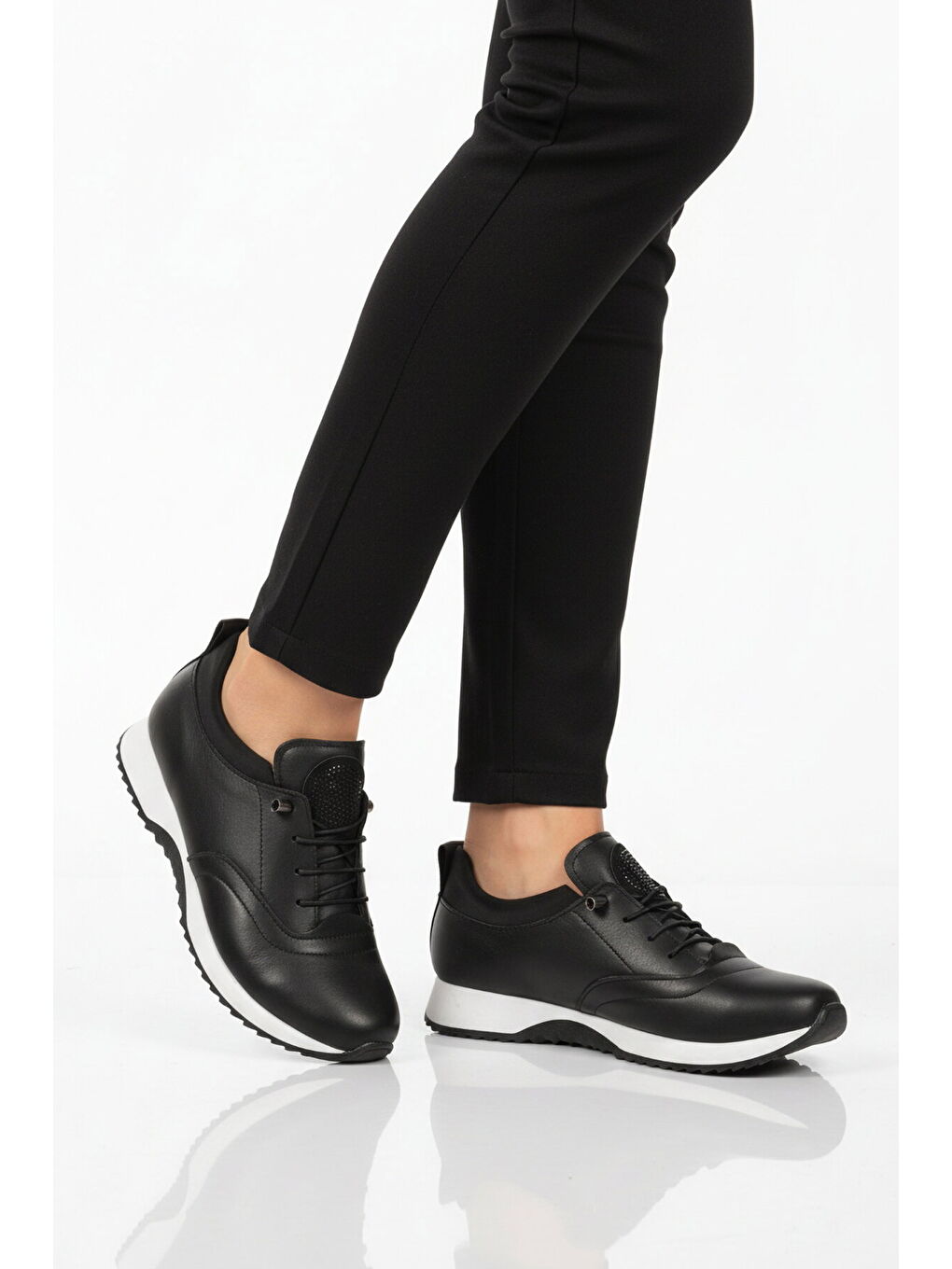 Siyah Beyaz Lastik Bağcıklı Kadın Casual Ayakkabı 1900 Z