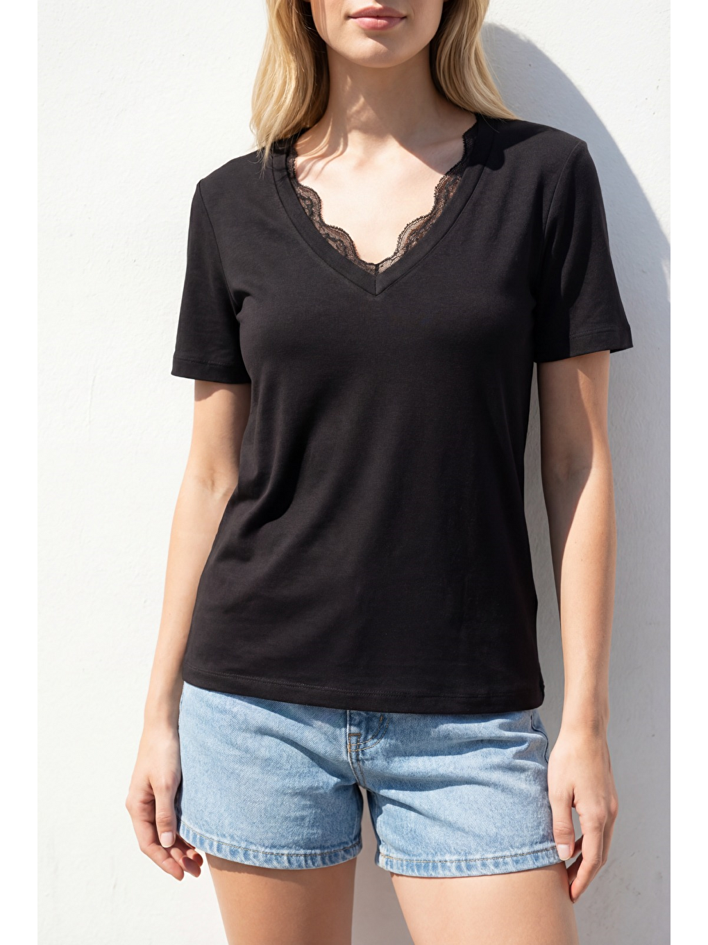 Siyah V Yaka Dantelli Kadın Tişört Mg2712-3