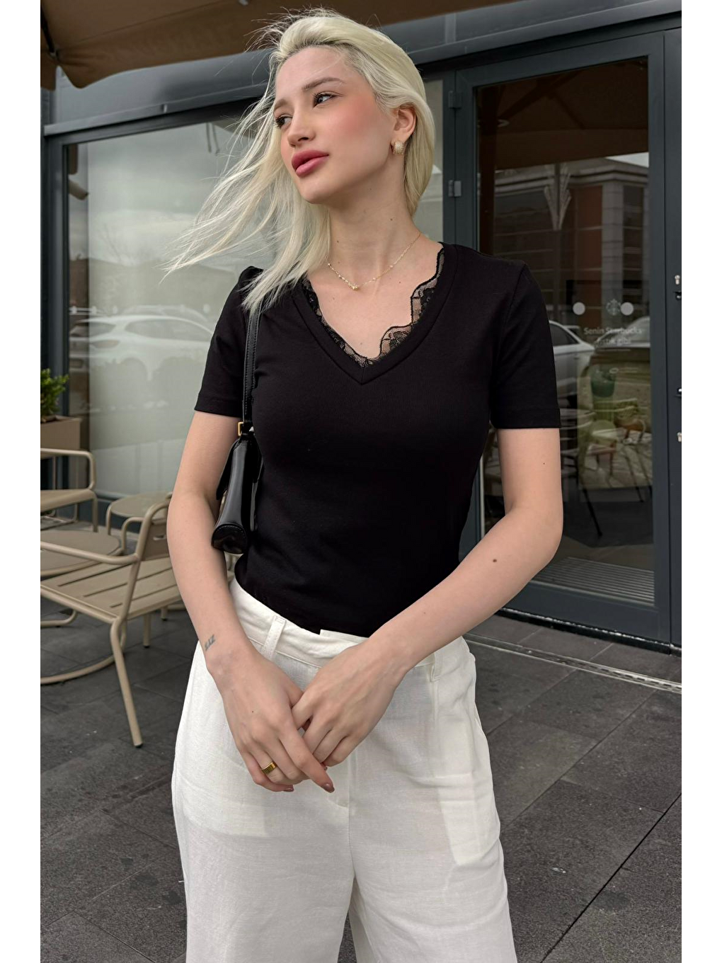 Siyah V Yaka Dantelli Kadın Tişört Mg2712-5