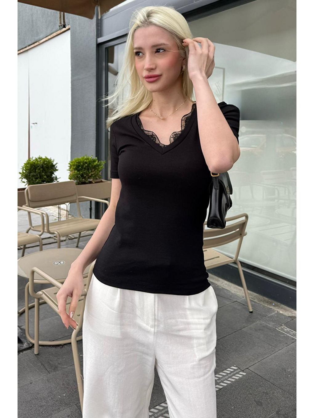 Siyah V Yaka Dantelli Kadın Tişört Mg2712-6