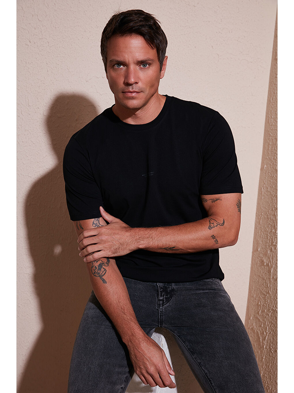 Siyah Yazı Detaylı Pamuklu Regular Fit Bisiklet Yaka %100 Pamuk Tişört 59020203