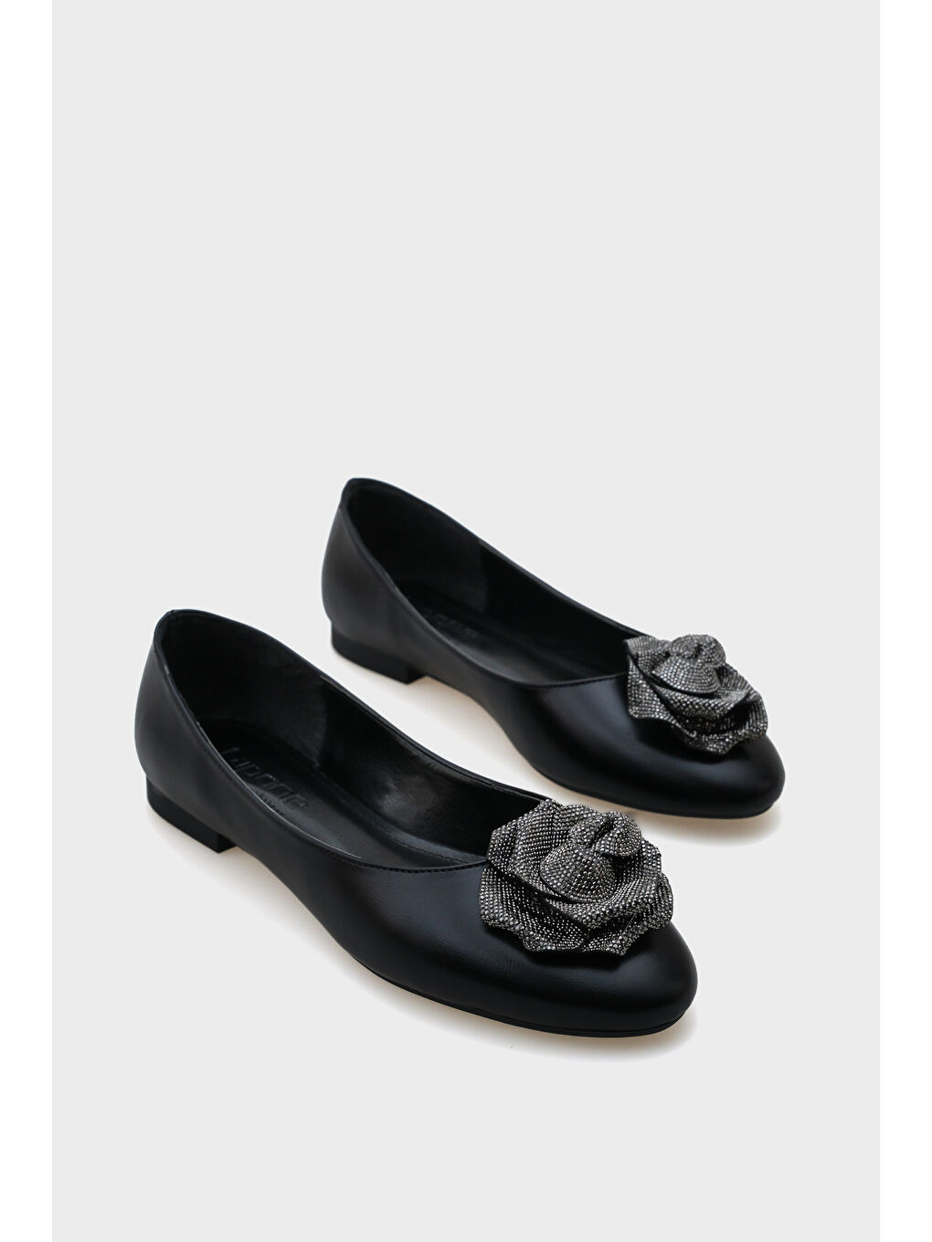 Siyah Audrey Yuvarlak Burunlu Taşlı Çiçekli Kadın Babet-1