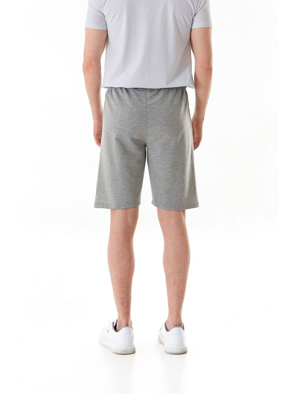 Gri Beli Lastikli Cebi Fermuarlı Şort-3