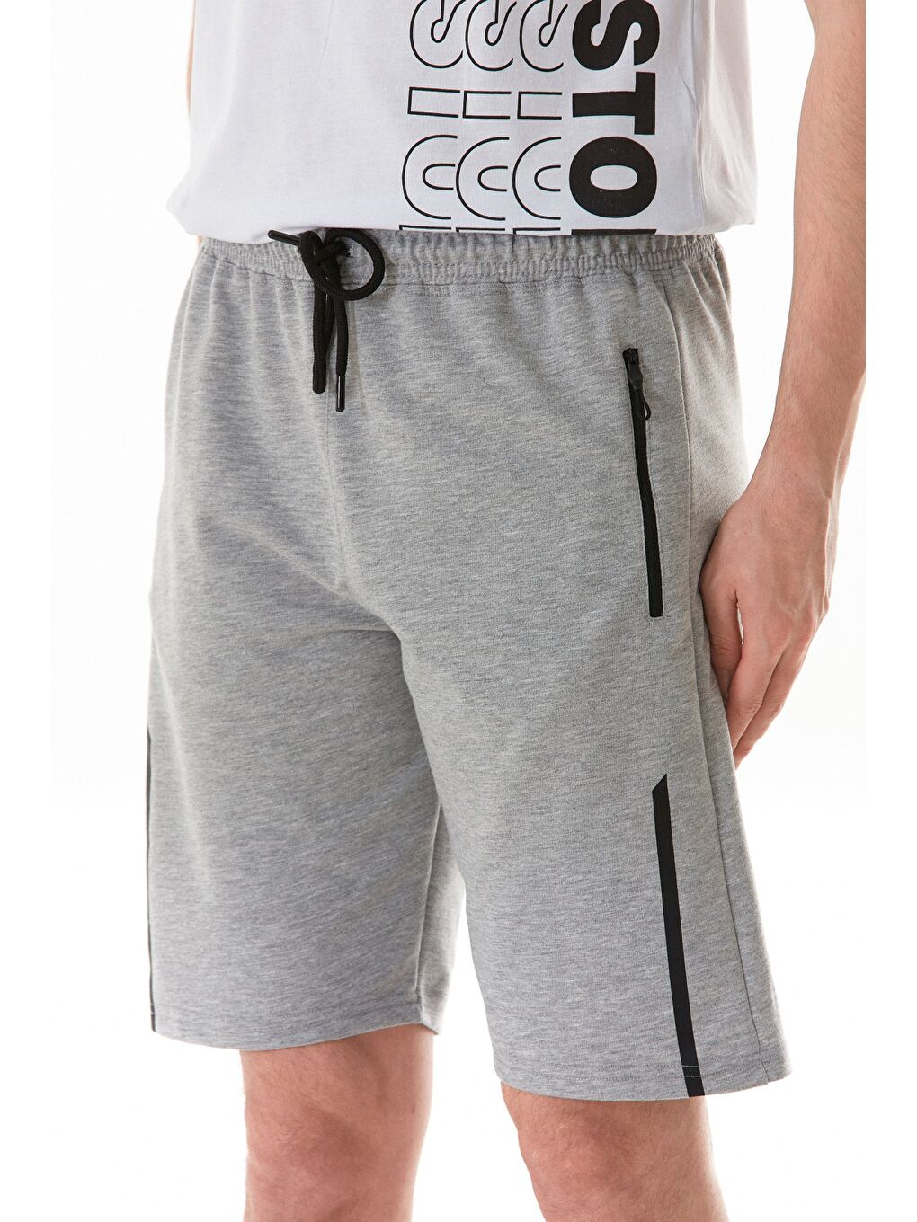 Gri Beli Lastikli Cebi Fermuarlı Şort-4