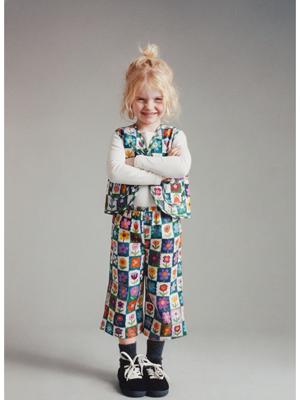 Karışık Kız Çocuk Pamuklu Renkli Çiçek Desenli Yelek & Pantolon Takımı – Modern Tasarım-3