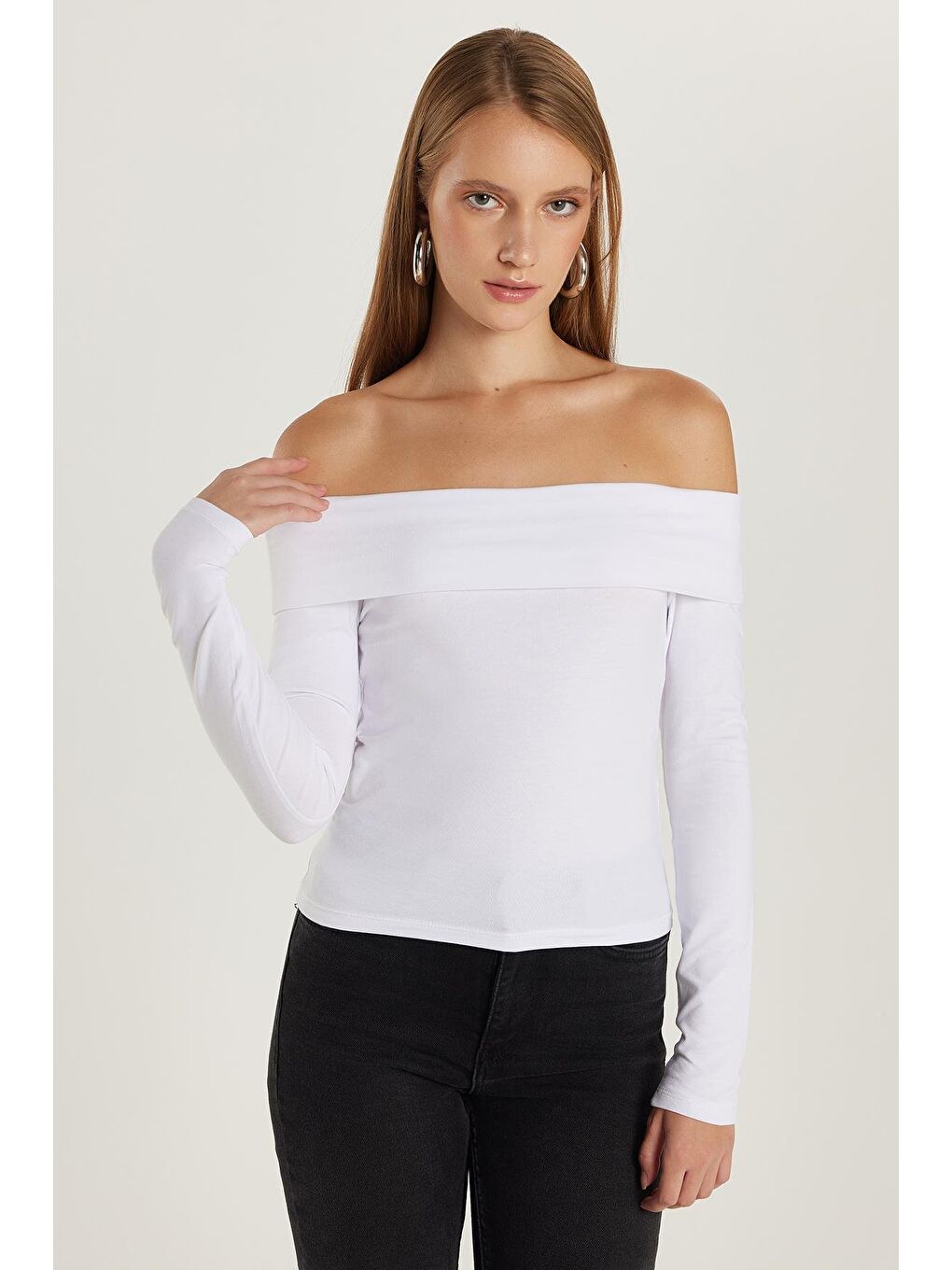 Kadın Slim Fit Dar Kesim Uzun Kol Kayık Yaka Beyaz Bluz-1