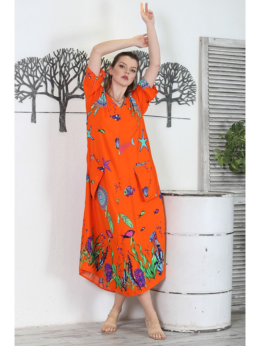 Turuncu V Yaka Kısa Kol Çift Cepli Allover Baskılı Casual Dokuma Elbise-4