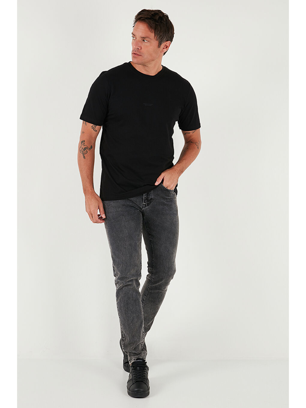 Siyah Yazı Detaylı Pamuklu Regular Fit Bisiklet Yaka %100 Pamuk Tişört 59020203-1