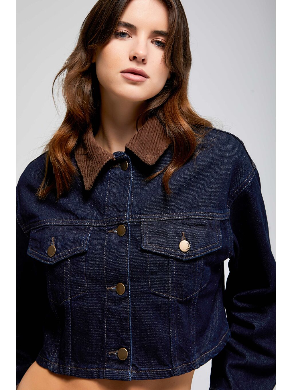 Kadın İndigo Renk 7w5-50 Crop Fit Yaka Detaylı Tasarım Denim Ceket-1