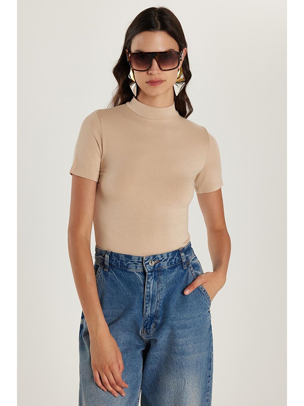 Kadın Standart Fit Kısa Kollu Yarım Balıkçı Yaka Bej Bluz