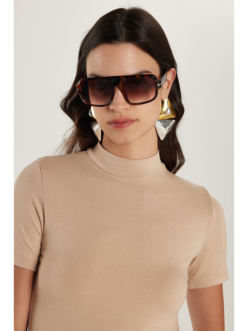 Kadın Standart Fit Kısa Kollu Yarım Balıkçı Yaka Bej Bluz-1