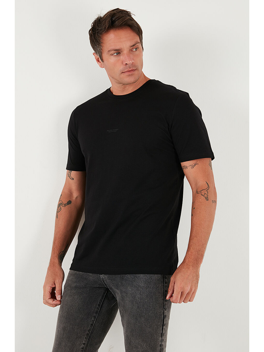 Siyah Yazı Detaylı Pamuklu Regular Fit Bisiklet Yaka %100 Pamuk Tişört 59020203-2