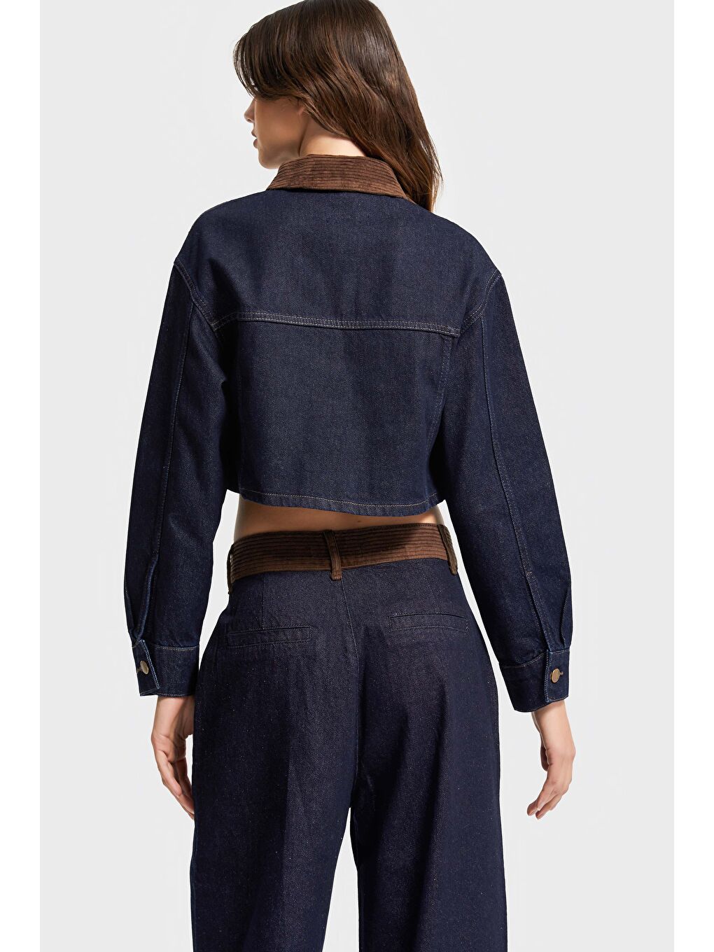 Kadın İndigo Renk 7w5-50 Crop Fit Yaka Detaylı Tasarım Denim Ceket-4
