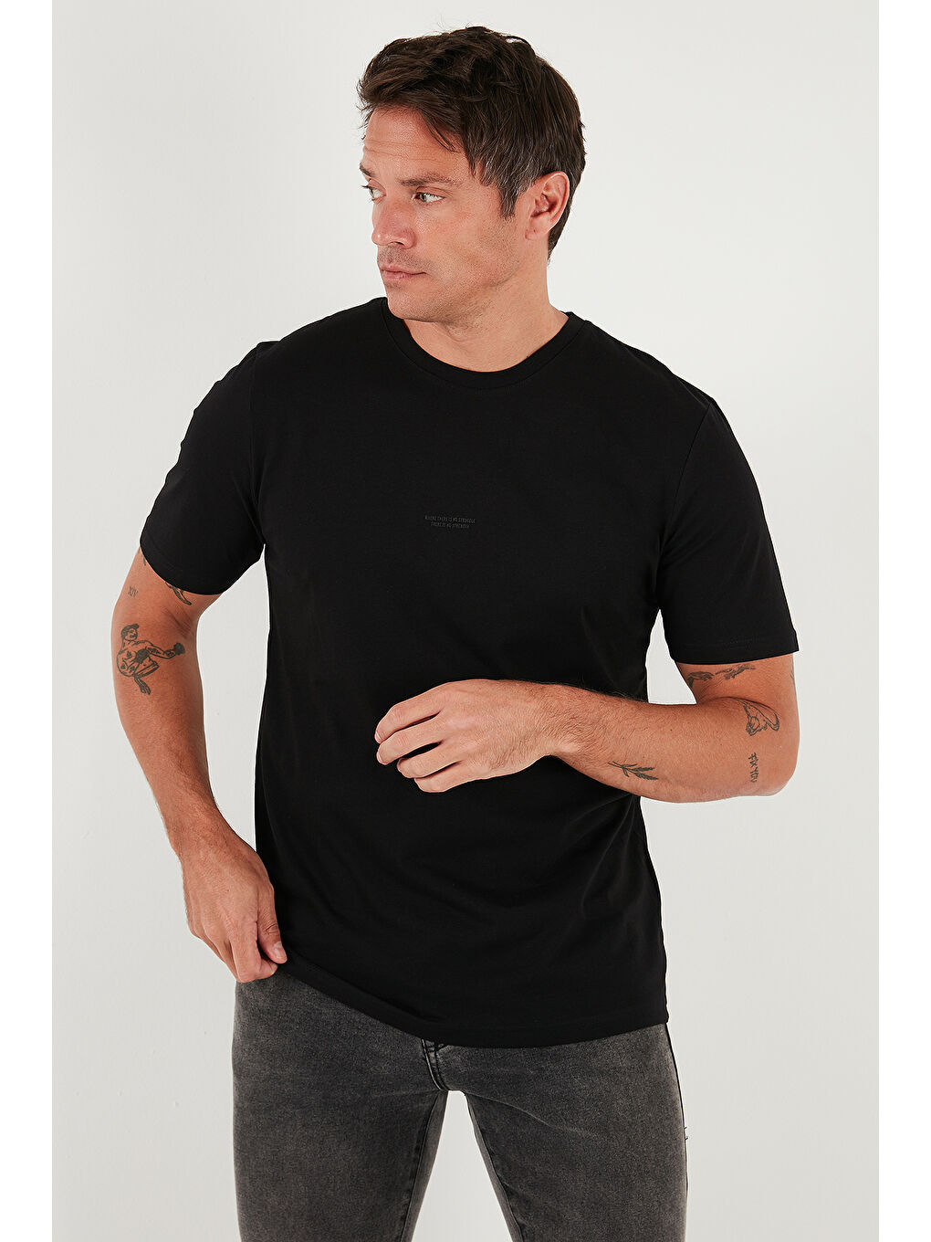 Siyah Yazı Detaylı Pamuklu Regular Fit Bisiklet Yaka %100 Pamuk Tişört 59020203-3