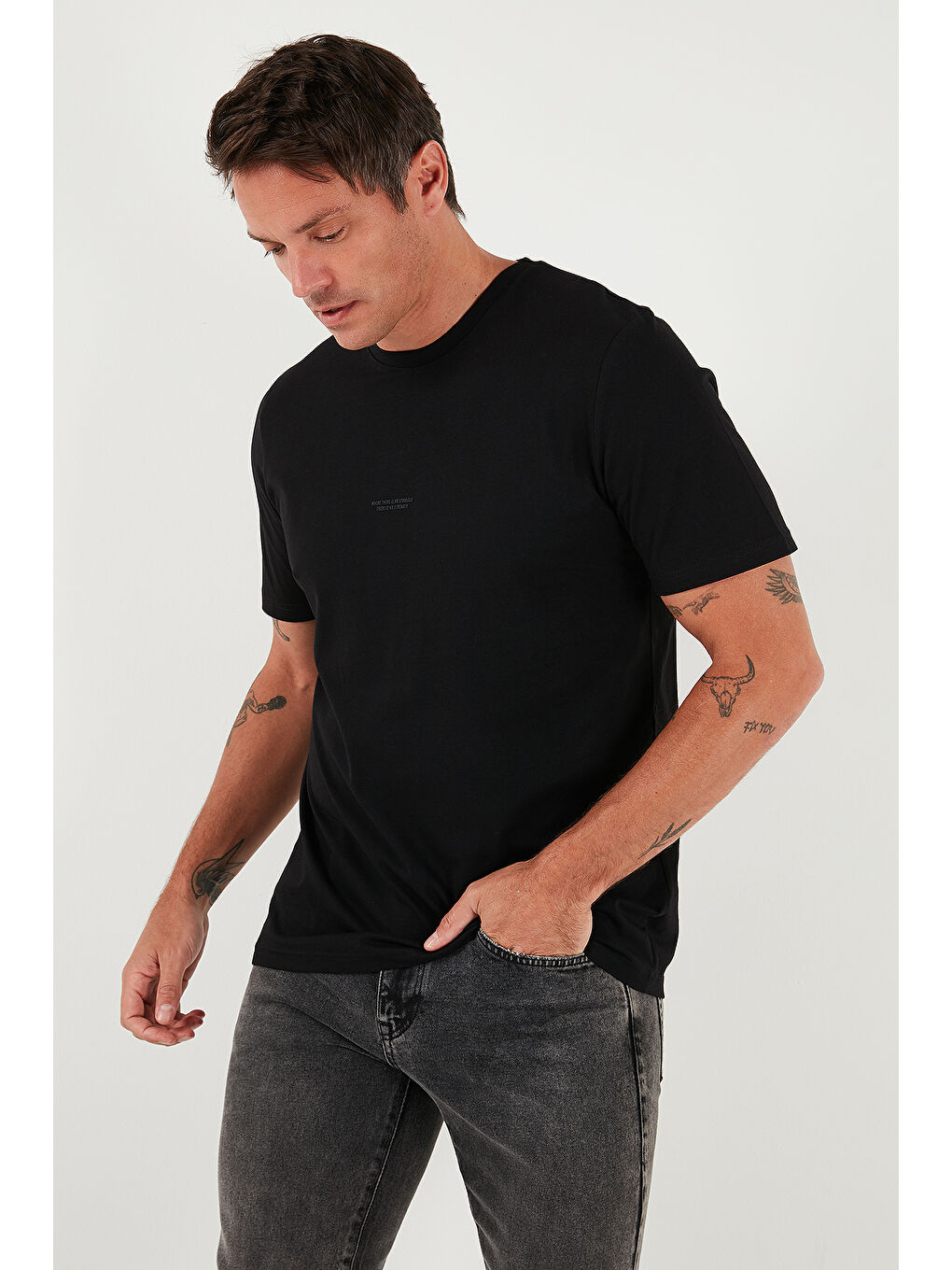 Siyah Yazı Detaylı Pamuklu Regular Fit Bisiklet Yaka %100 Pamuk Tişört 59020203-5