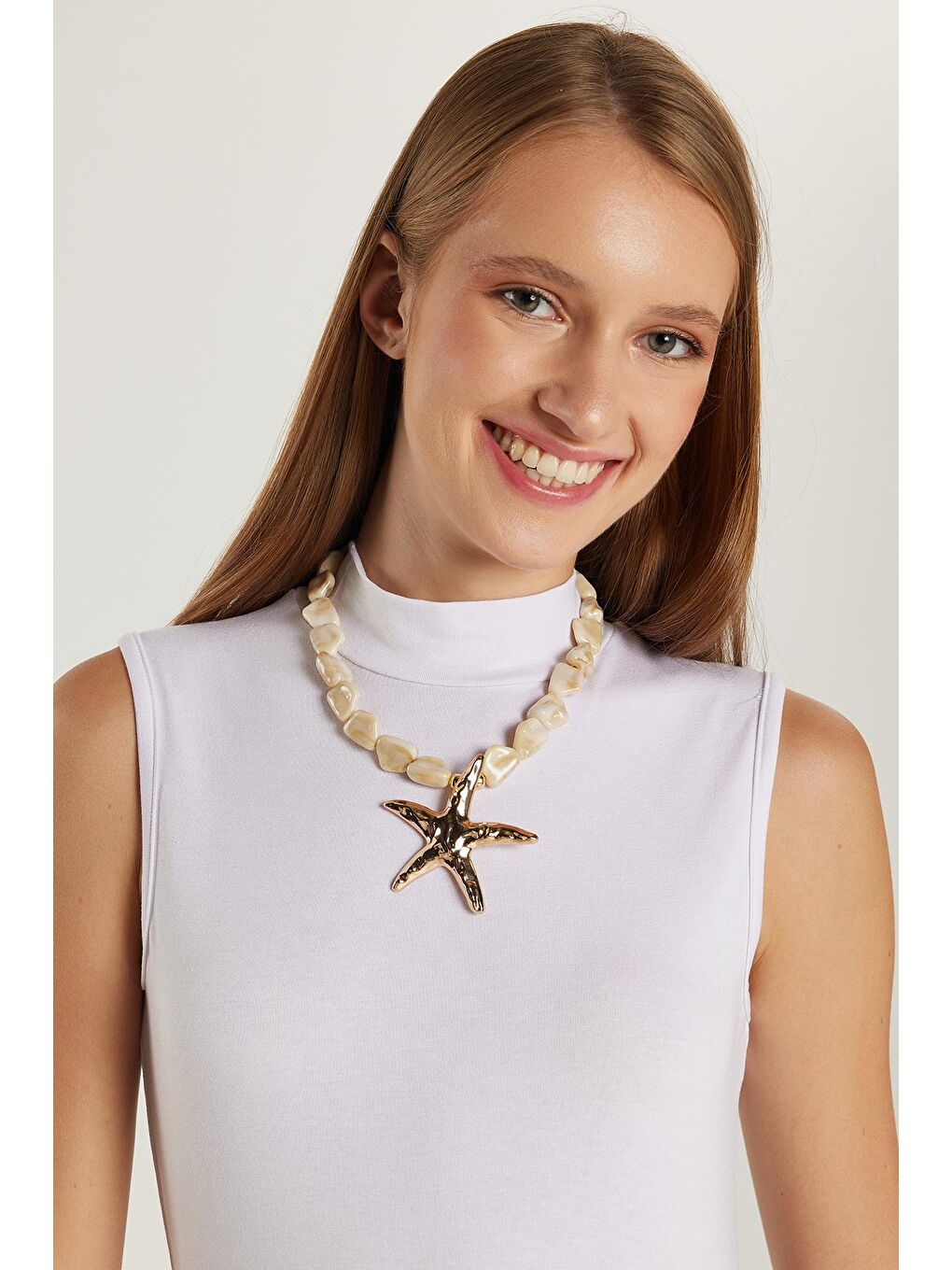 Kadın Standart Fit Normal Kesim Sıfır Kol Yarım Balıkçı Yaka Beyaz Bluz