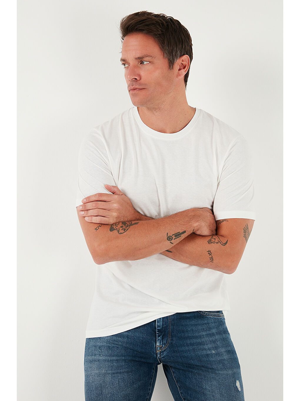 Ekru Yazı Detaylı Pamuklu Regular Fit Bisiklet Yaka %100 Pamuk Tişört 59020203-3