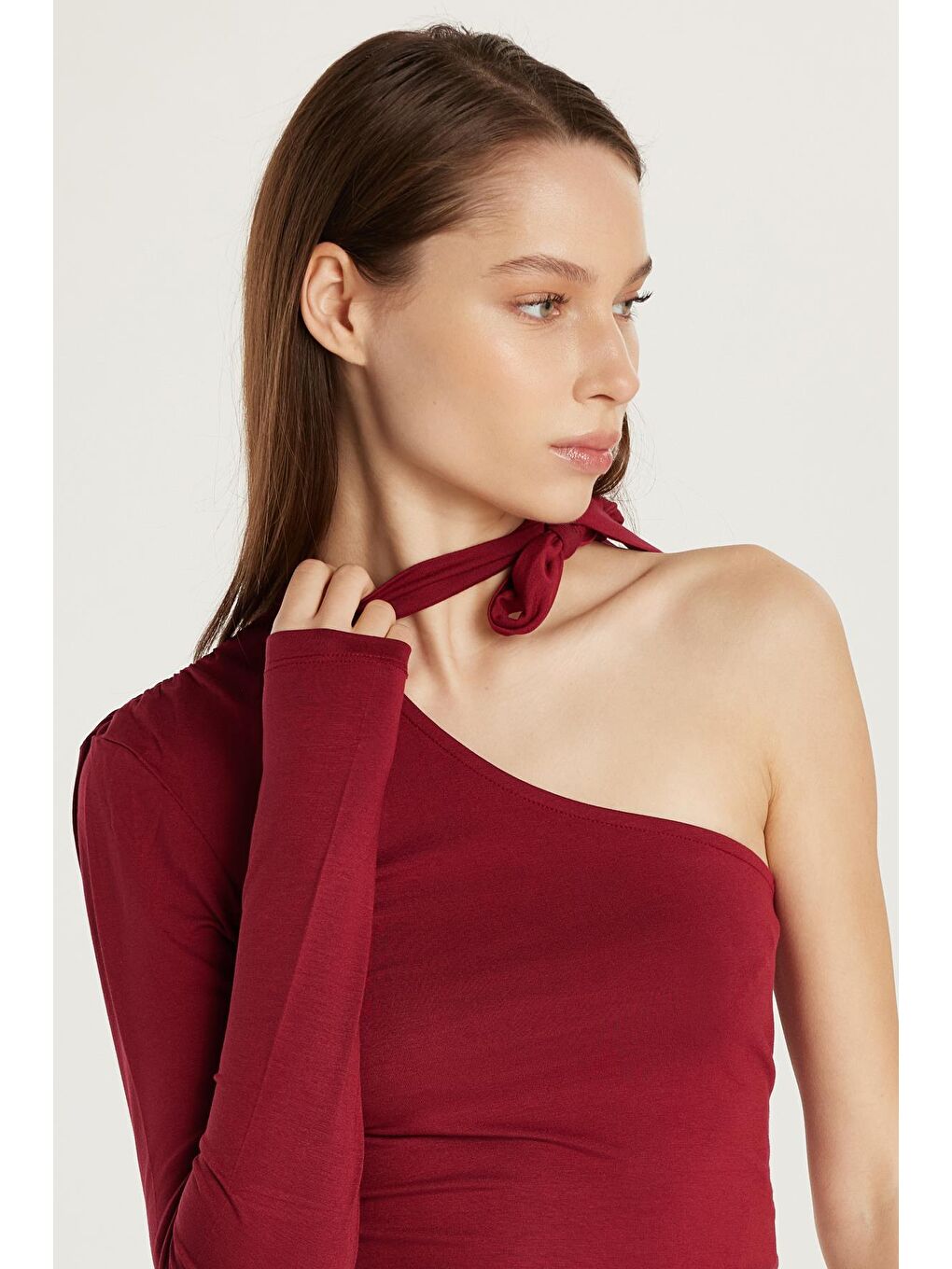 Kadın Standart Fit Fitilli Tek Kol Asimetrik Yaka Bordo Bluz