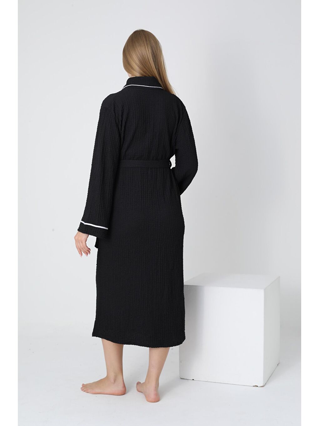 Siyah Örgü Kumaş Gömlek Yaka Bel Kuşaklı Sabahlık-2