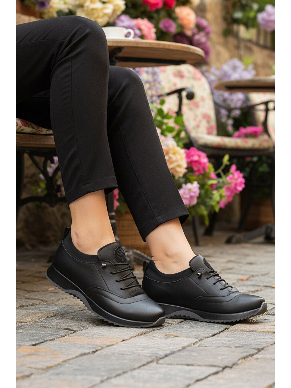 Siyah Cilt Lastik Bağcıklı Kadın Casual Ayakkabı 1900 Z-2