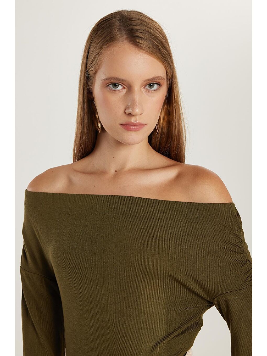 Kadın Slim Fit Dar Kesim Kayık Yaka Viskon Yeşil Bluz-1