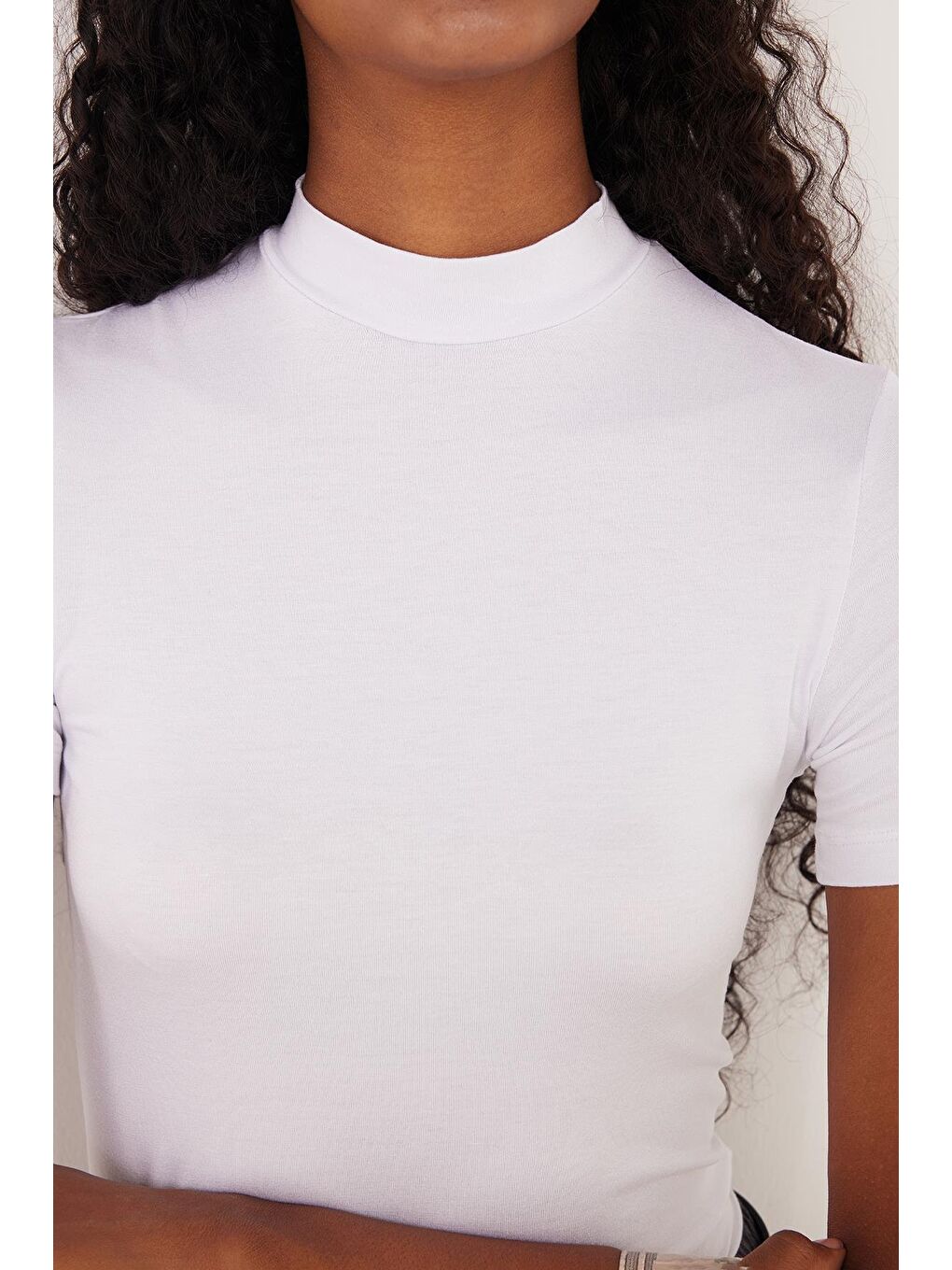 Kadın Standart Fit Kısa Kollu Yarım Balıkçı Yaka Beyaz Bluz-2