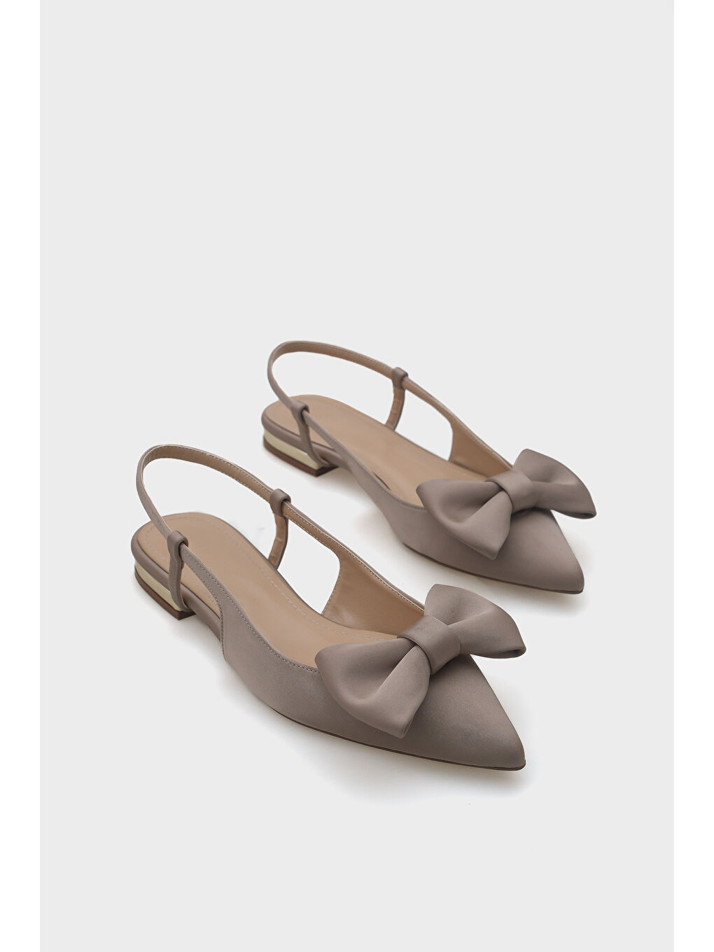 Bej Ania Sivri Burunlu Saten Arkası Açık Kadın Babet-1