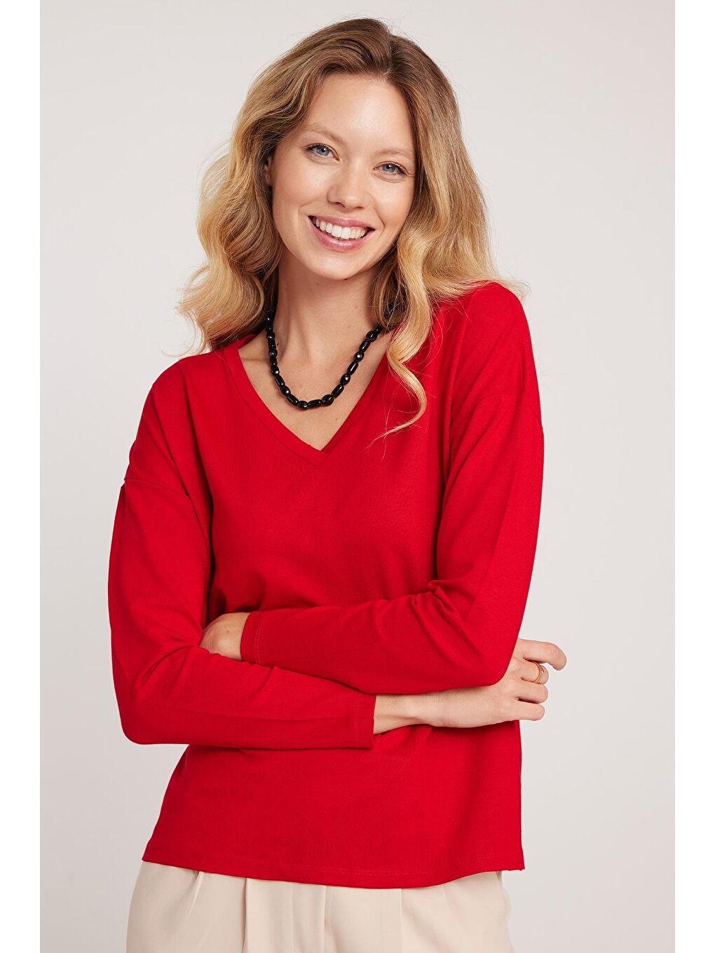 Kadın Slim Fit Dar Kesim Viskonlu Kumaş V Yaka Kırmızı Bluz-4