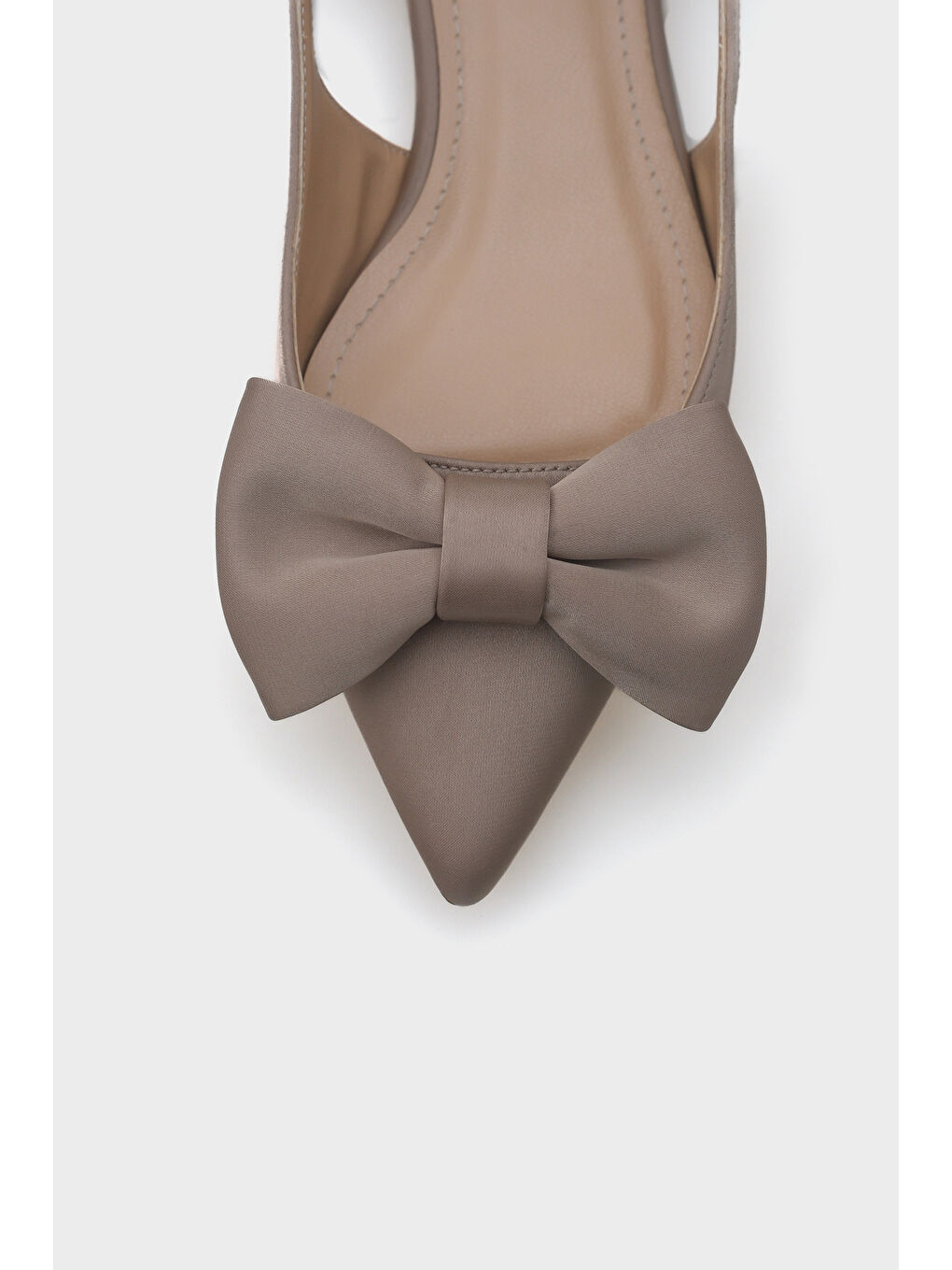 Bej Ania Sivri Burunlu Saten Arkası Açık Kadın Babet-2