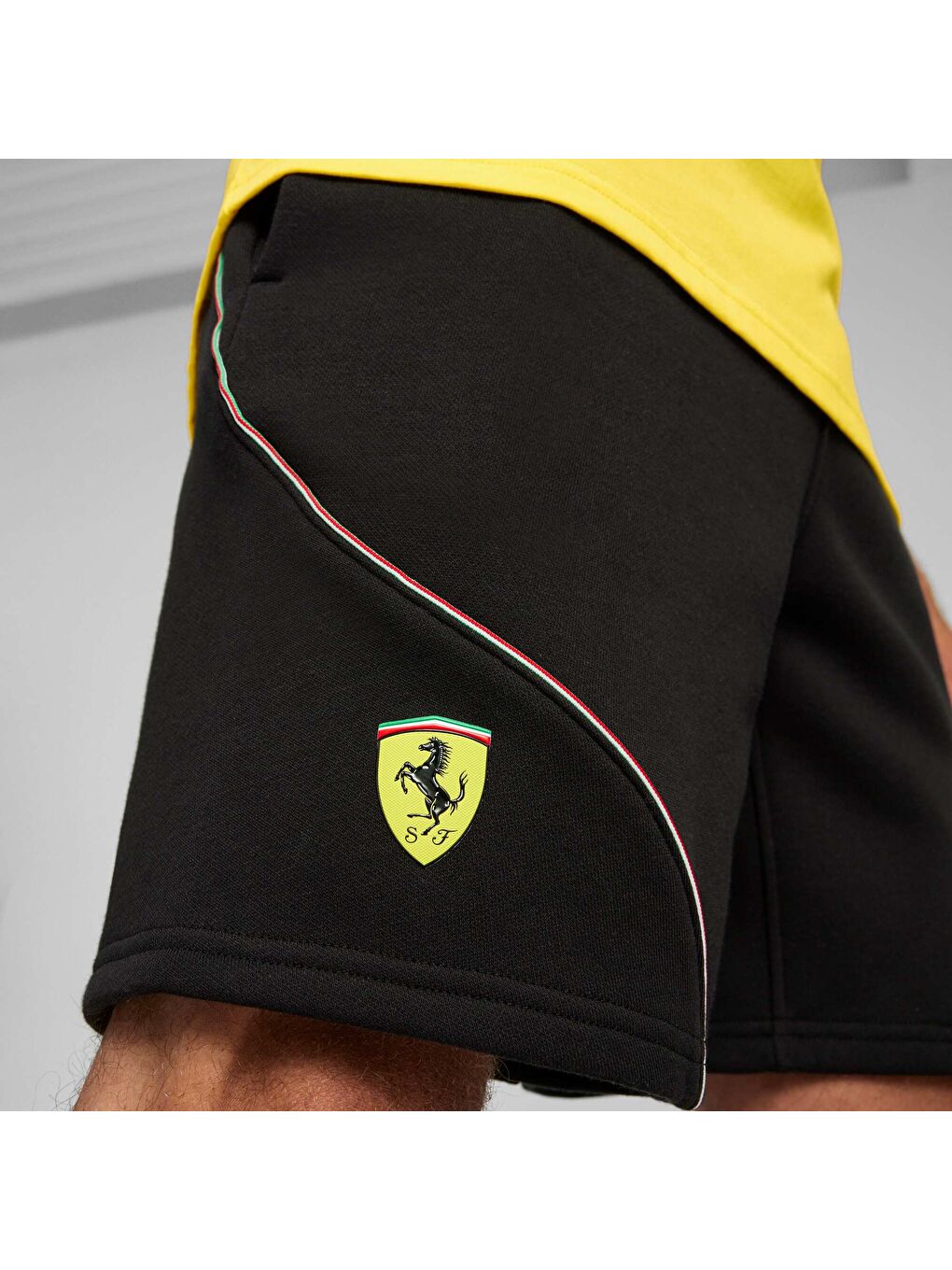 Siyah Scuderia Ferrari Erkek Motorsport Yarış Şortu-3