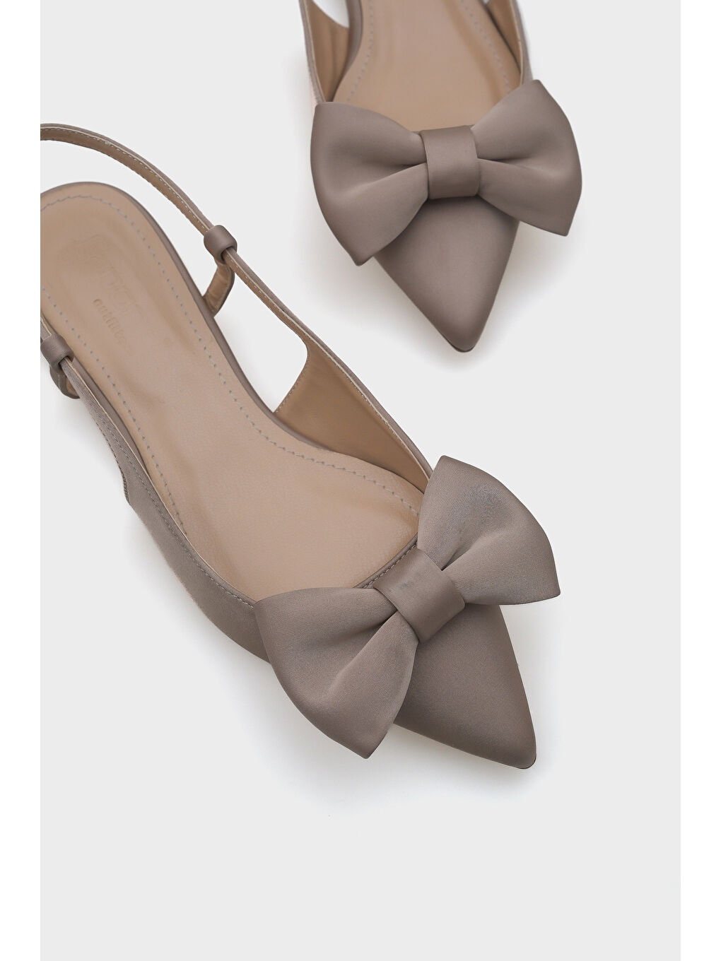 Bej Ania Sivri Burunlu Saten Arkası Açık Kadın Babet-3