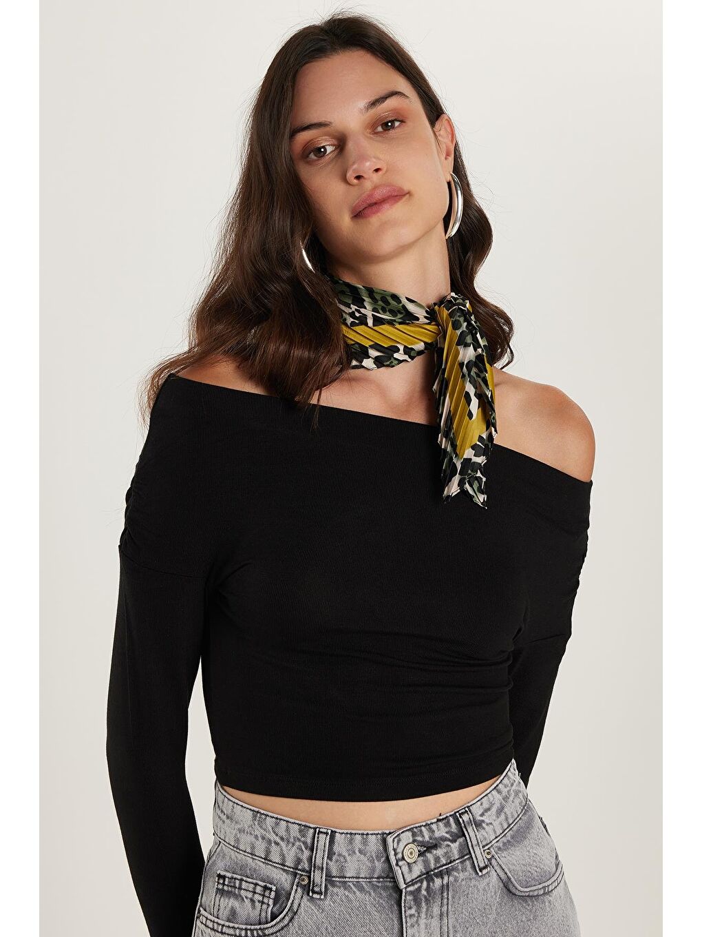 Kadın Slim Fit Dar Kesim Uzun Kollu Kayık Yaka Siyah Viskon Bluz