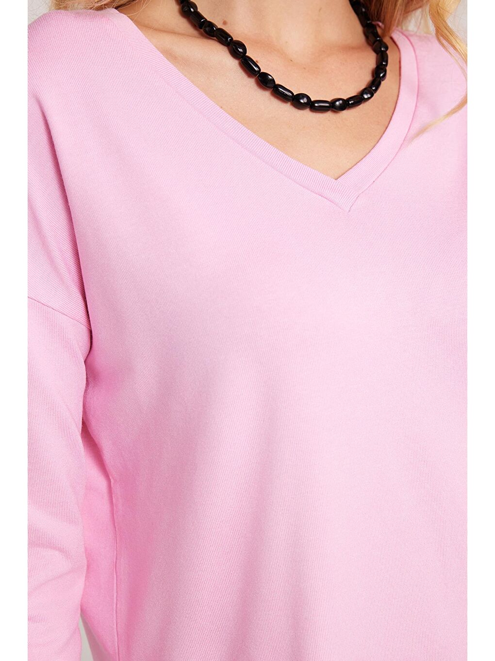 Kadın Slim Fit Dar Kesim Viskonlu Kumaş V Yaka Pembe Bluz-2