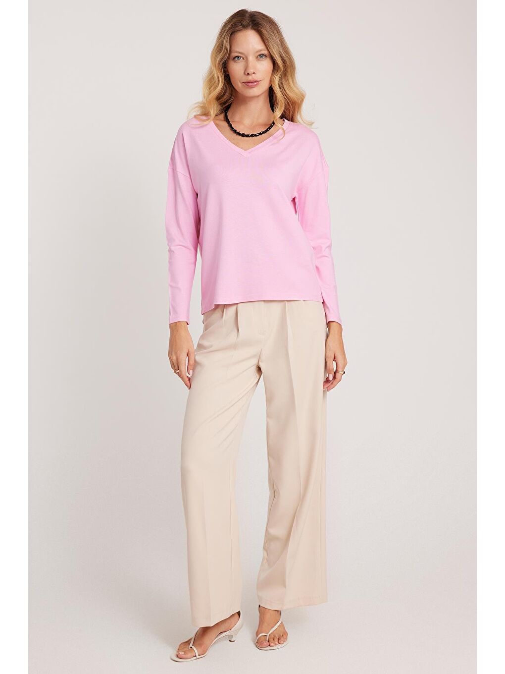 Kadın Slim Fit Dar Kesim Viskonlu Kumaş V Yaka Pembe Bluz-3
