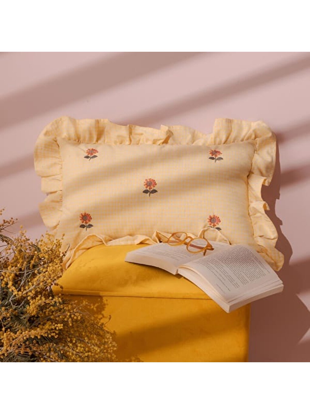 Soft Kras Kırlent - Sarı / Ekru - 30x50 cm-1