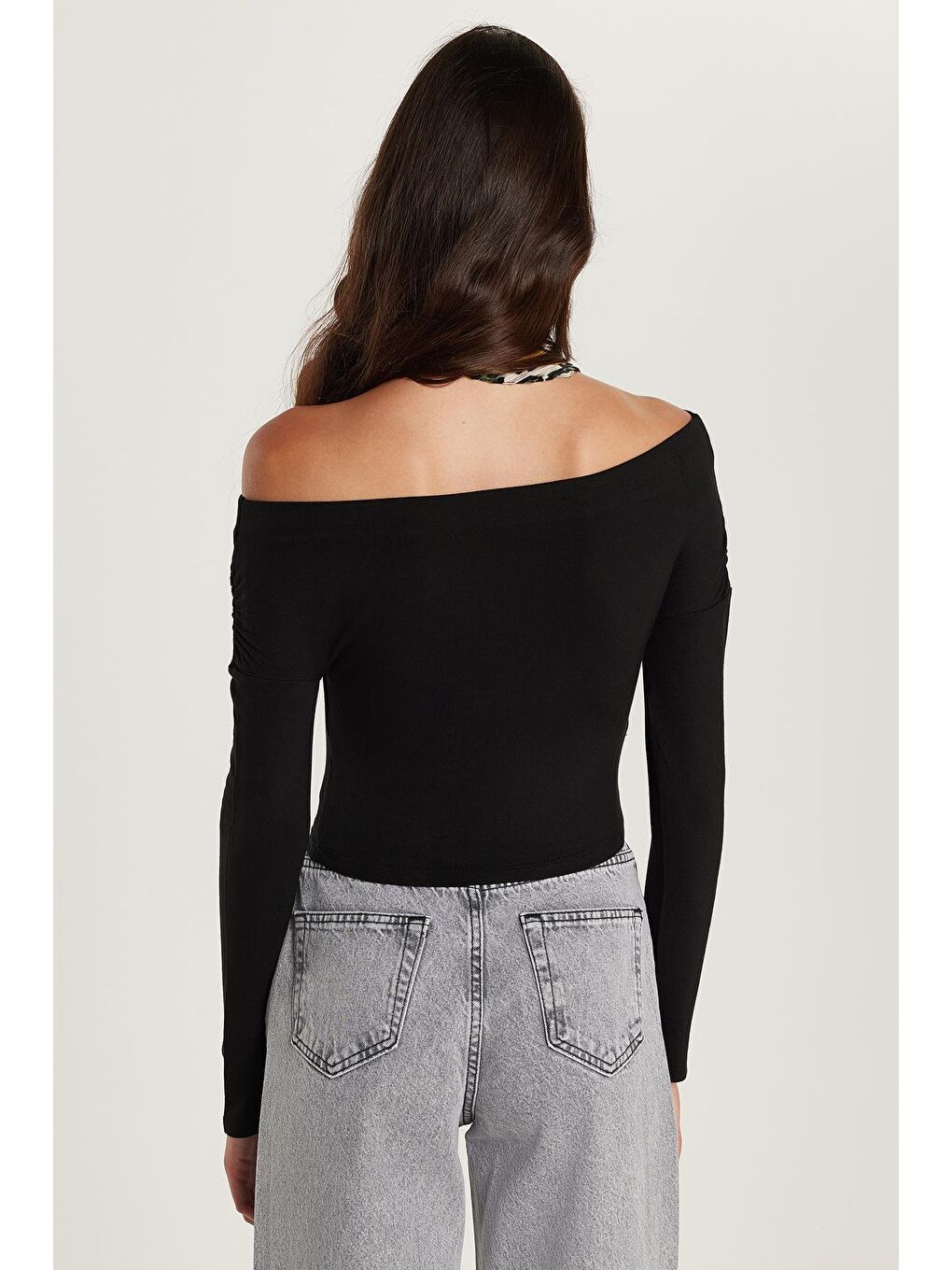 Kadın Slim Fit Dar Kesim Uzun Kollu Kayık Yaka Siyah Viskon Bluz-4