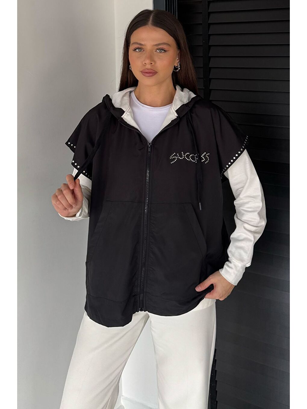 Siyah Kadın Kapüşonlu Taş İşlemeli Fermuarlı Garnili Sweatshirt-1