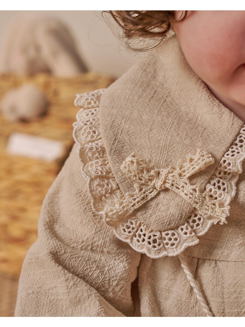 Kız Çocuk Bej Yakalı Çantalı Elbise-8