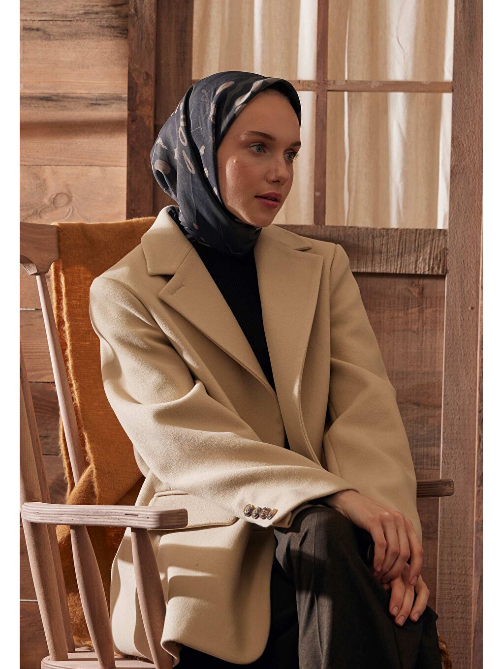 Aura Desen Pamuk İpek Eşarp Siyah