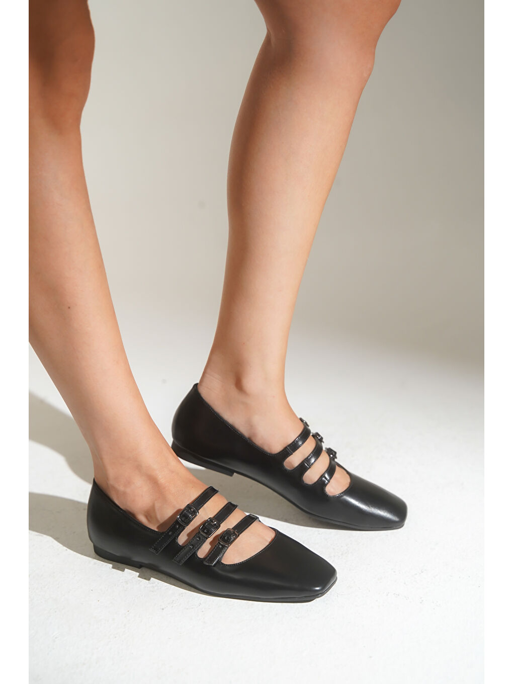 Siyah Marcelle Küt Burunlu Üç Tokalı Bantlı Kadın Babet-1