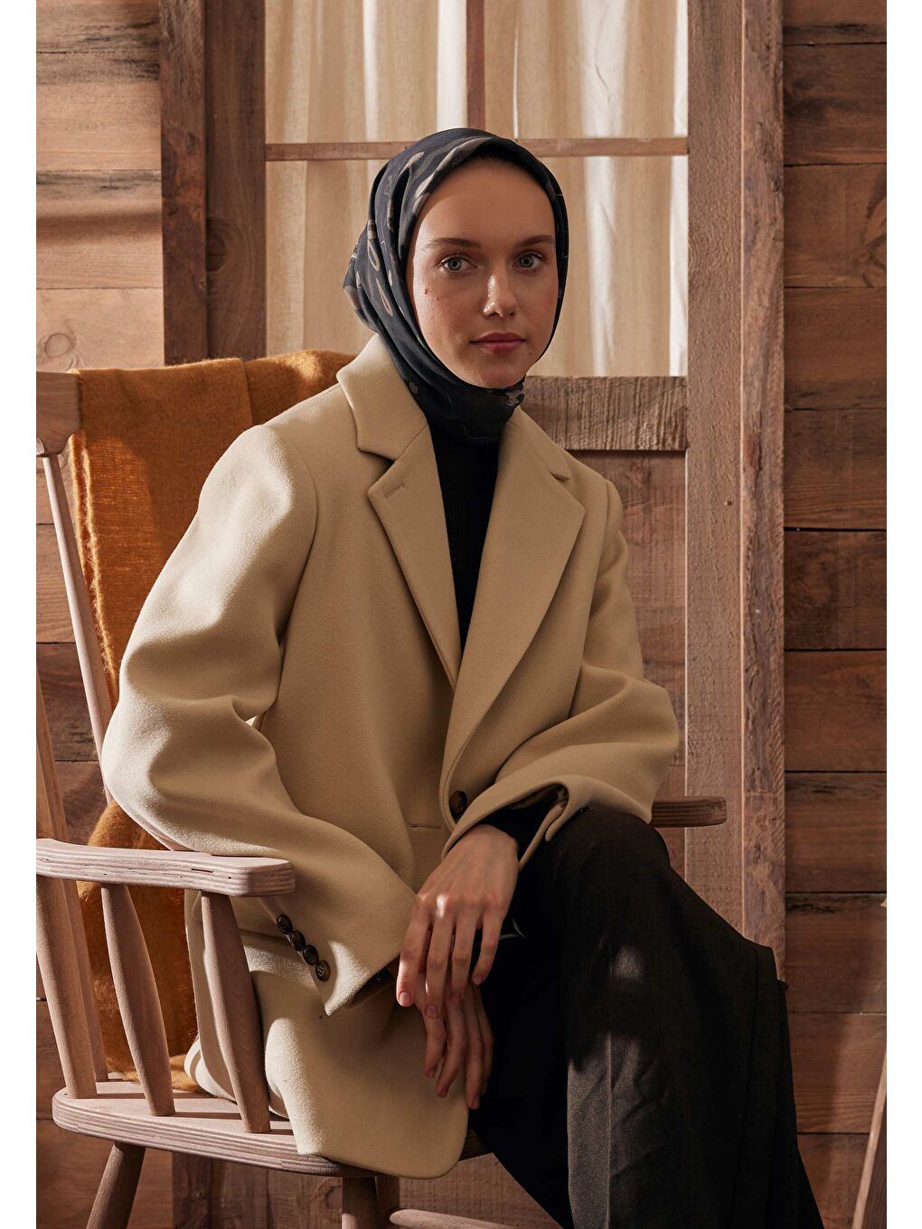 Aura Desen Pamuk İpek Eşarp Siyah-1