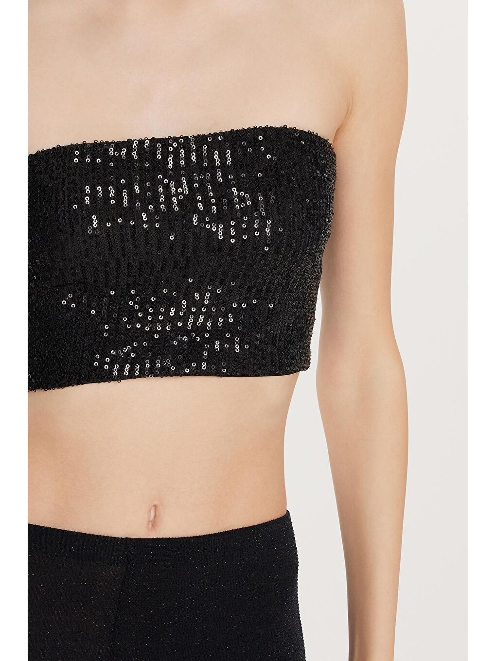 Kadın Slim Fit Dar Kesim Straplez Payetli Siyah Bluz-2